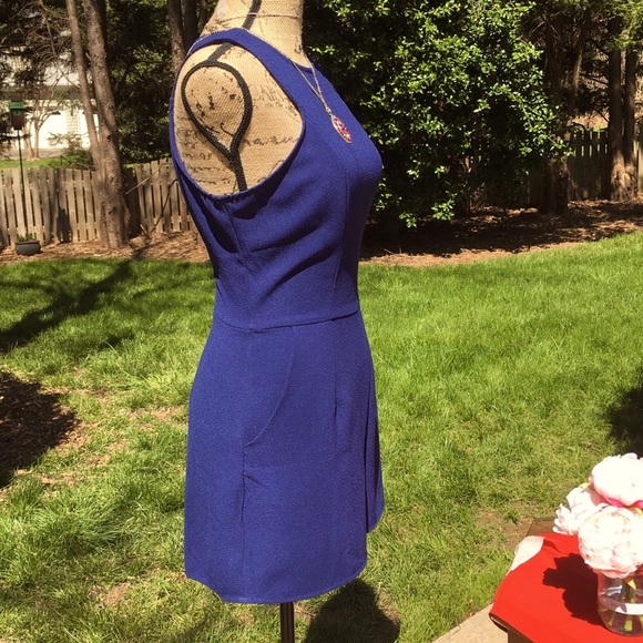 Blue romper w/ pockets - Picture 4 of 8